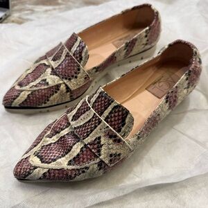 AGL Italy Women’s Micro Pointed Toe Snake Skin Embossed Leather Loafers.